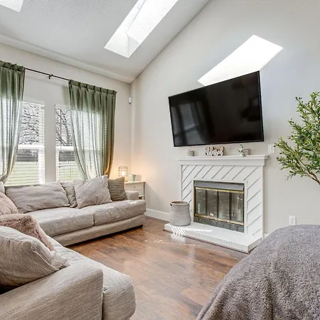Arvada Home With Hot Tub And Yard About 6 Mi To Downtown